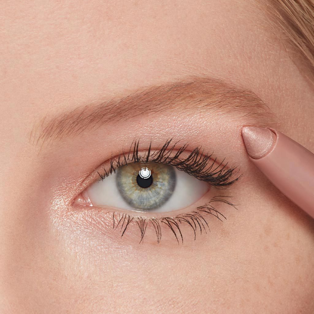 Waterproof eye highlighter applied to the eyebrow bone